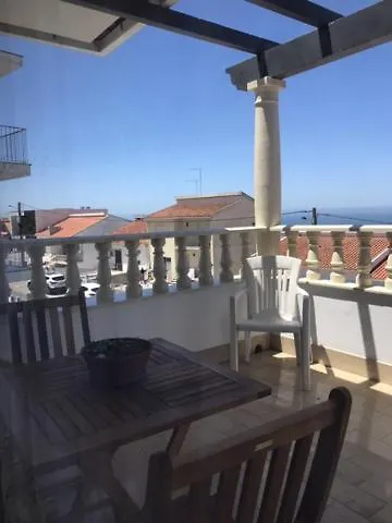 Vivenda Azevedo בית הארחה נאזרה