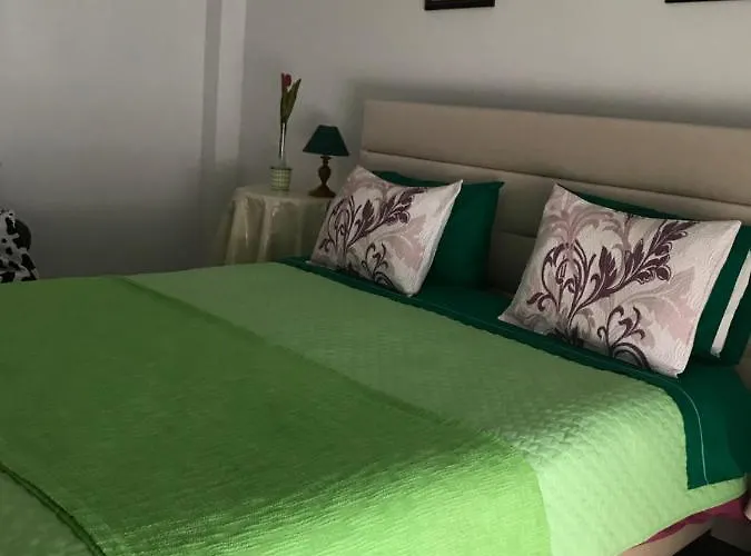 Vivenda Azevedo בית הארחה נאזרה